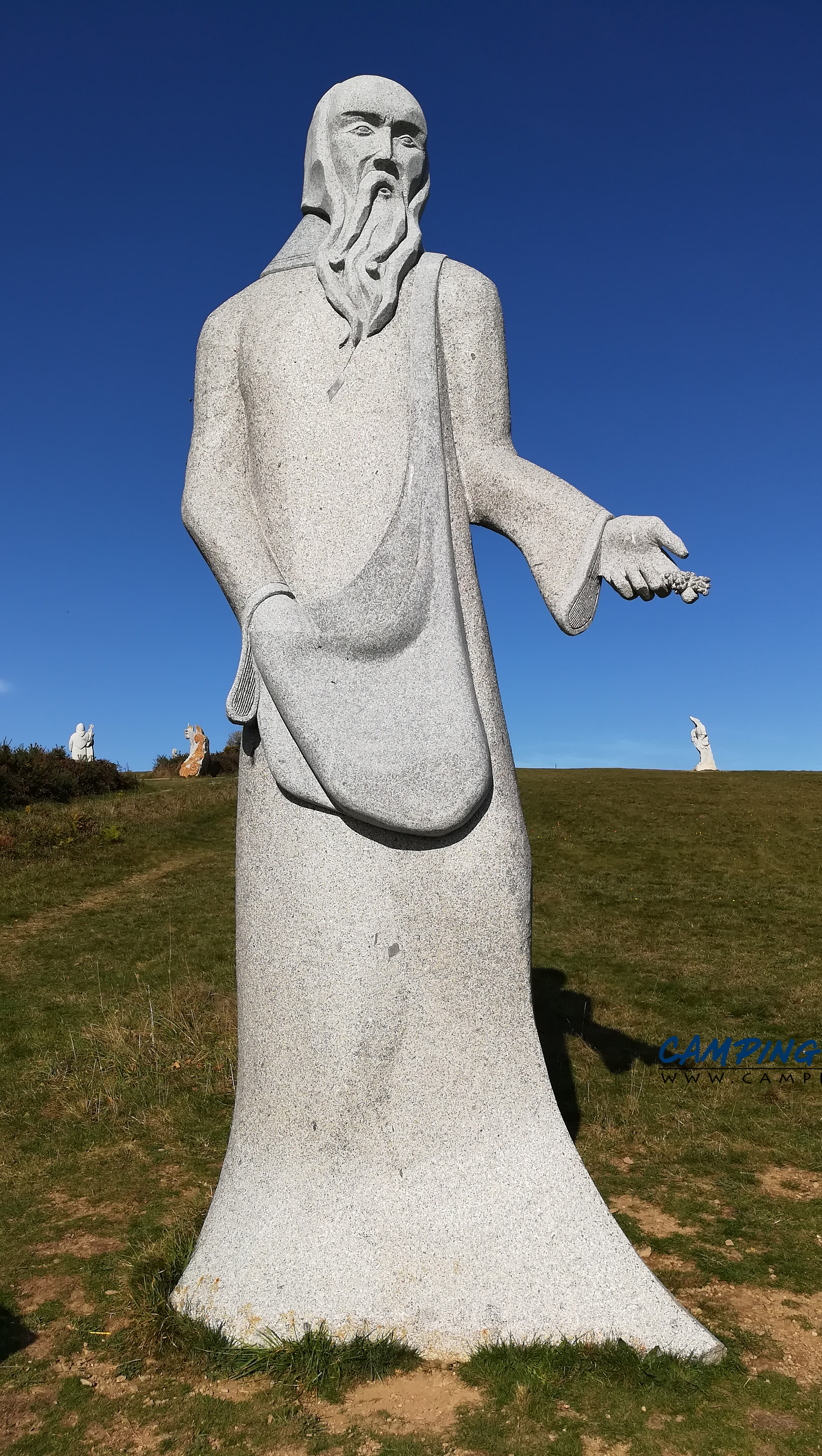 statues la vallée des saints colline de Quenequillec Finistère Bretagne