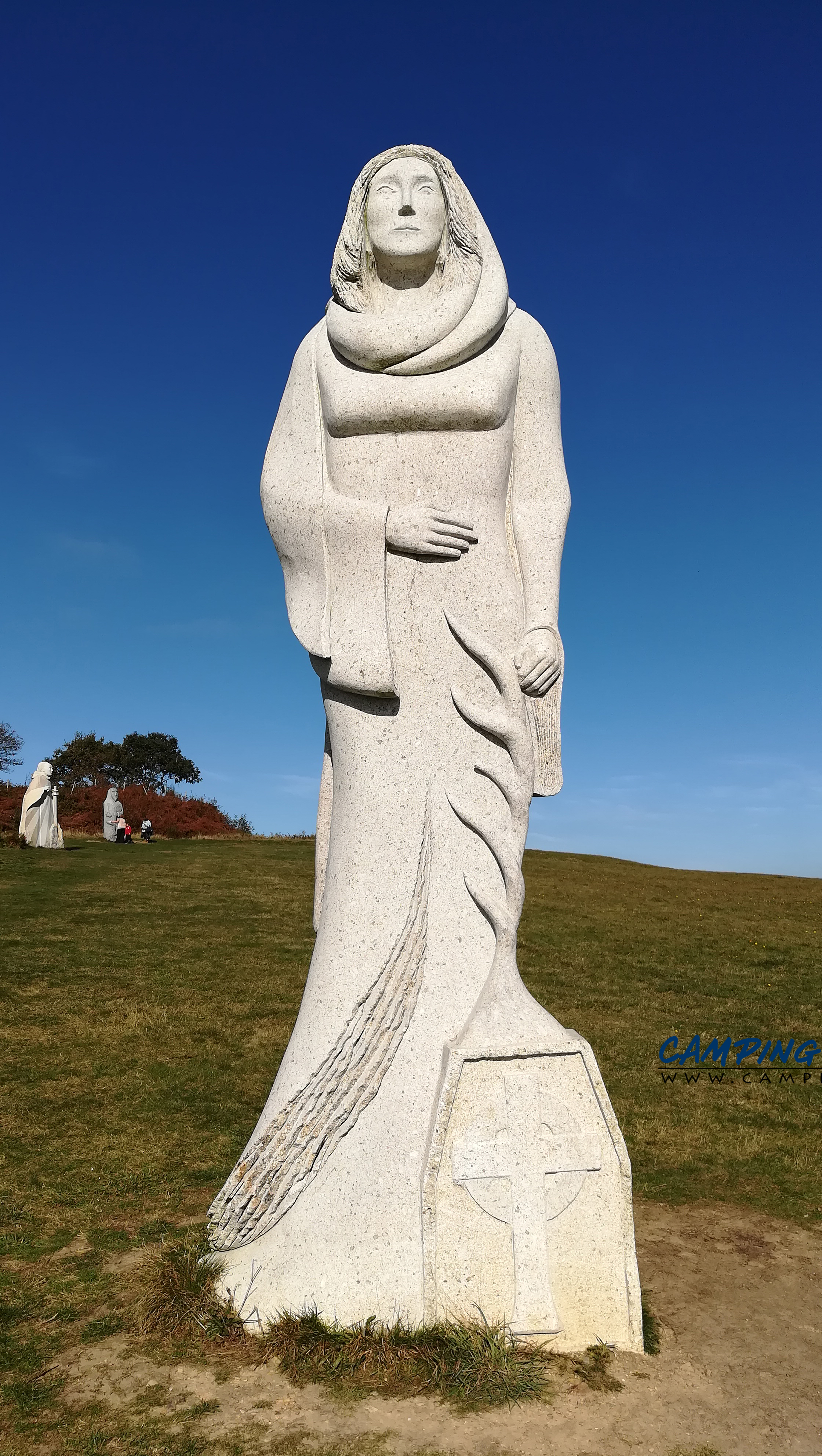 statues la vallée des saints colline de Quenequillec Finistère Bretagne