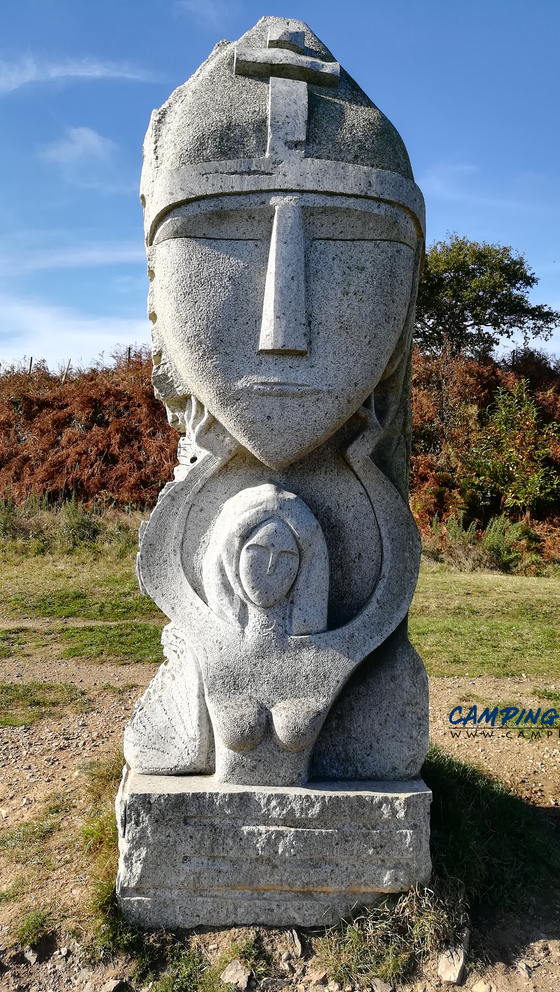 statues la vallée des saints colline de Quenequillec Finistère Bretagne