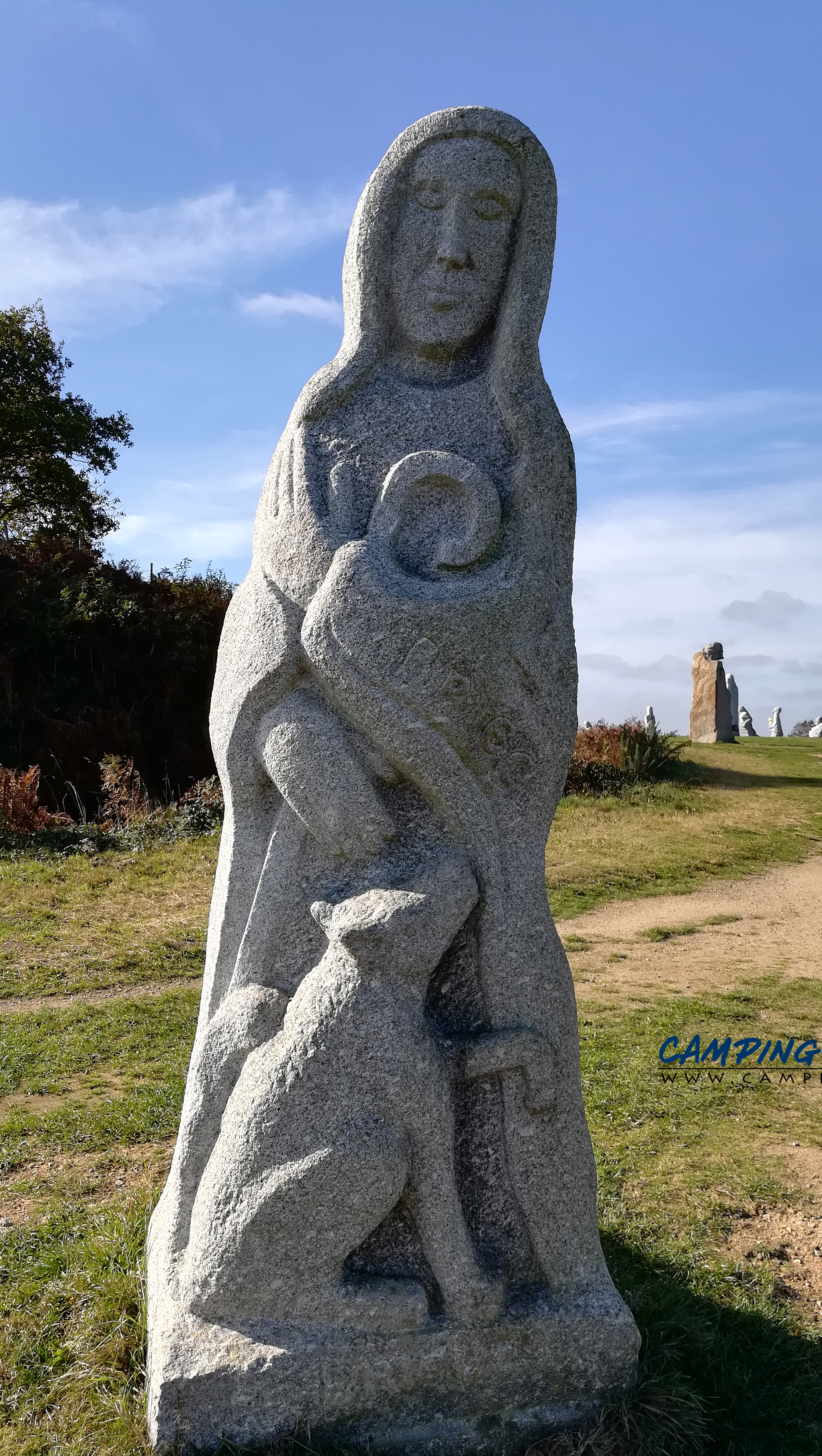 statues la vallée des saints colline de Quenequillec Finistère Bretagne