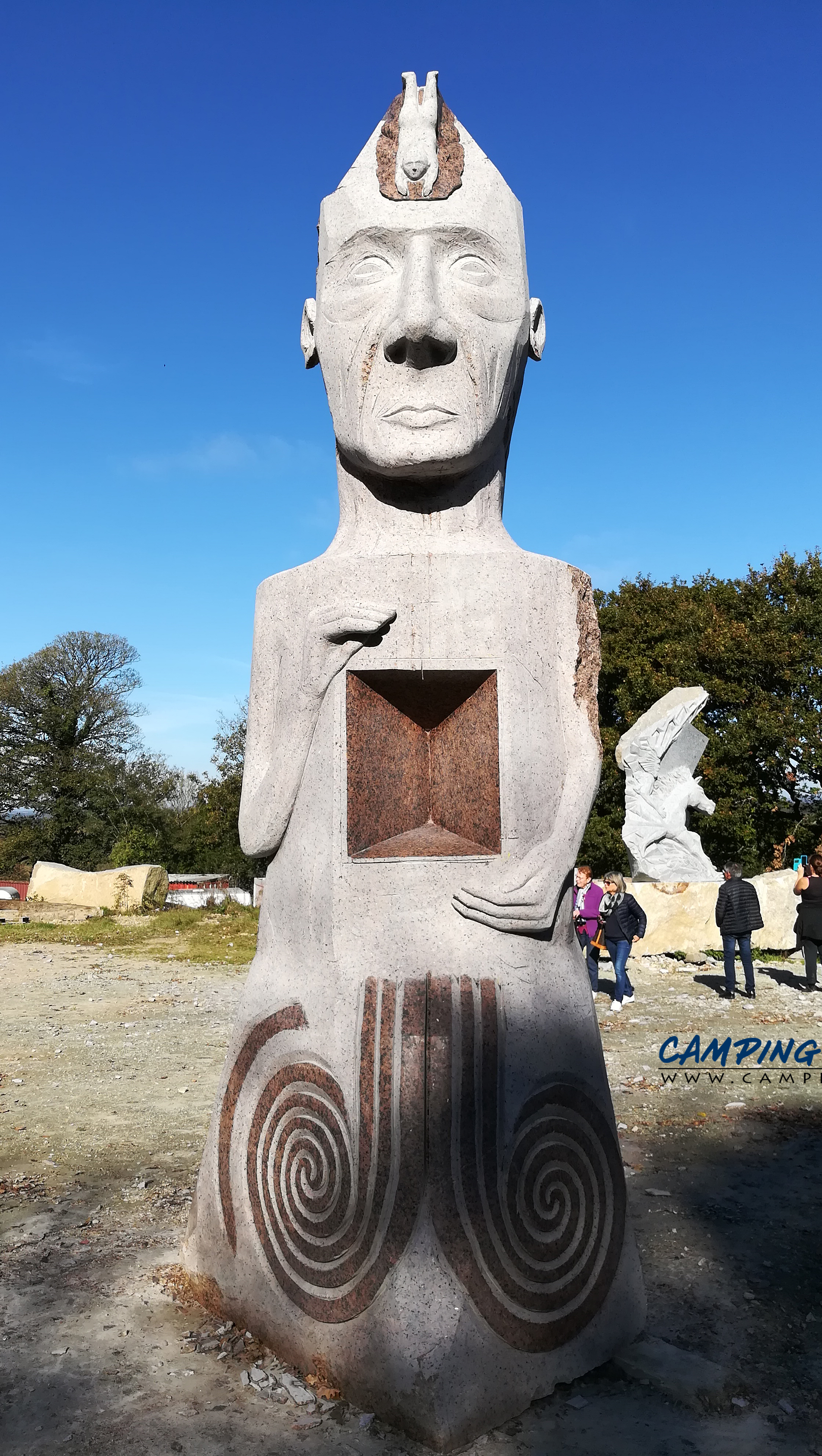 statues la vallée des saints colline de Quenequillec Finistère Bretagne