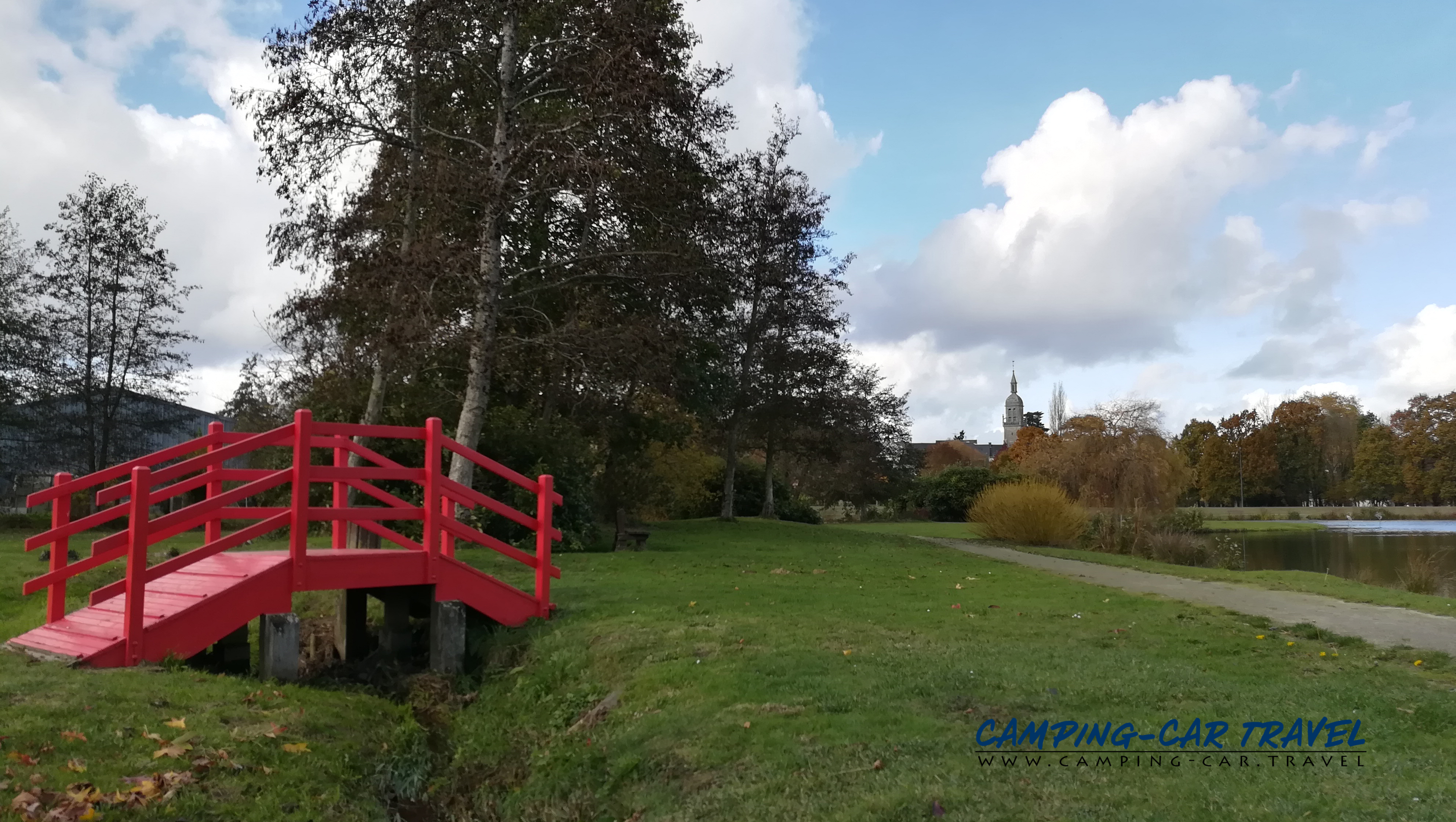 aire de services camping-cars Saint-Caradec Côtes-d'Armor Bretagne