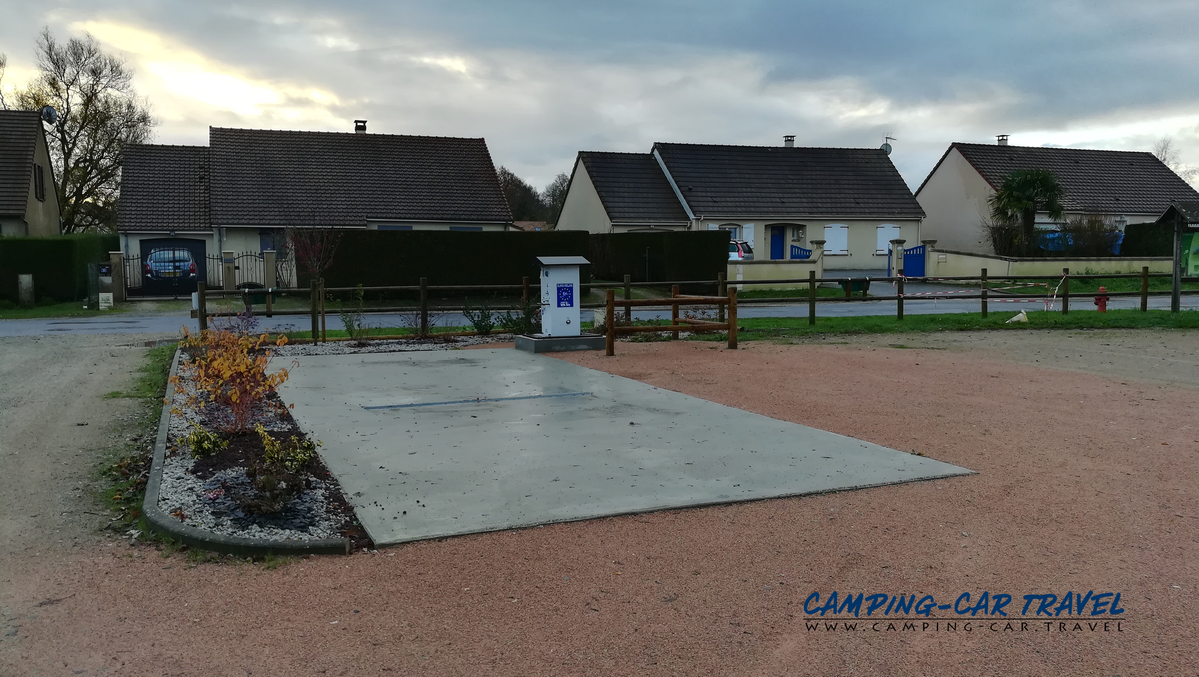 aire services camping car Briosne-lès-Sables Sarthe Pays-de-la-Loire