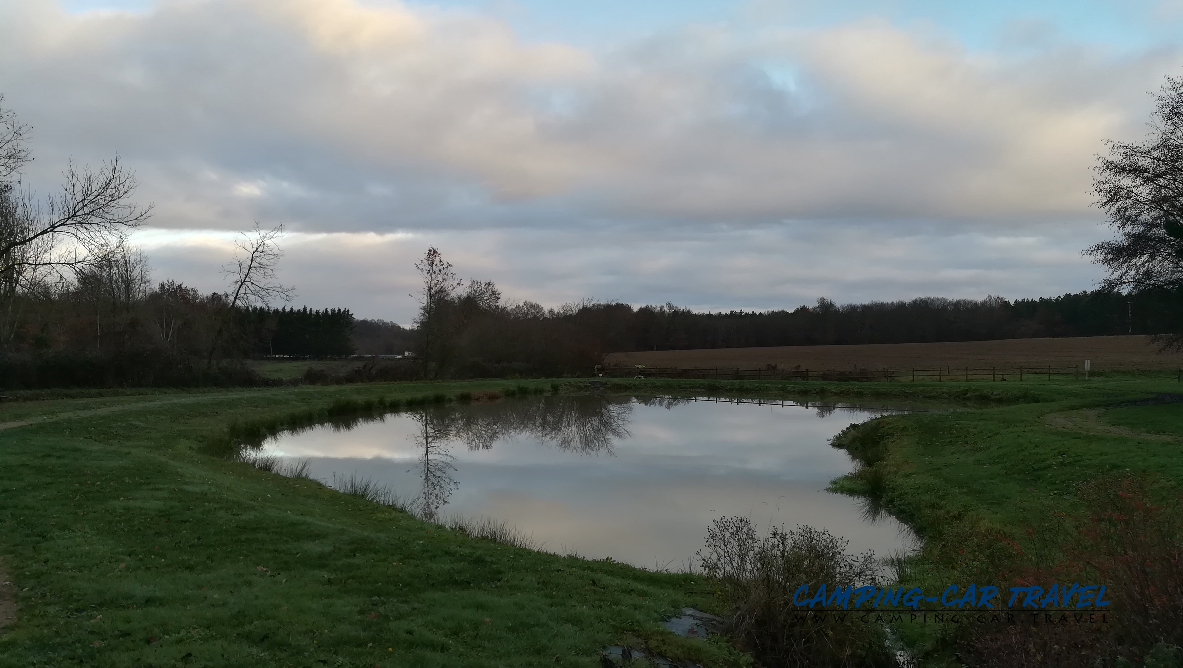 aire services camping car Briosne-lès-Sables Sarthe Pays-de-la-Loire