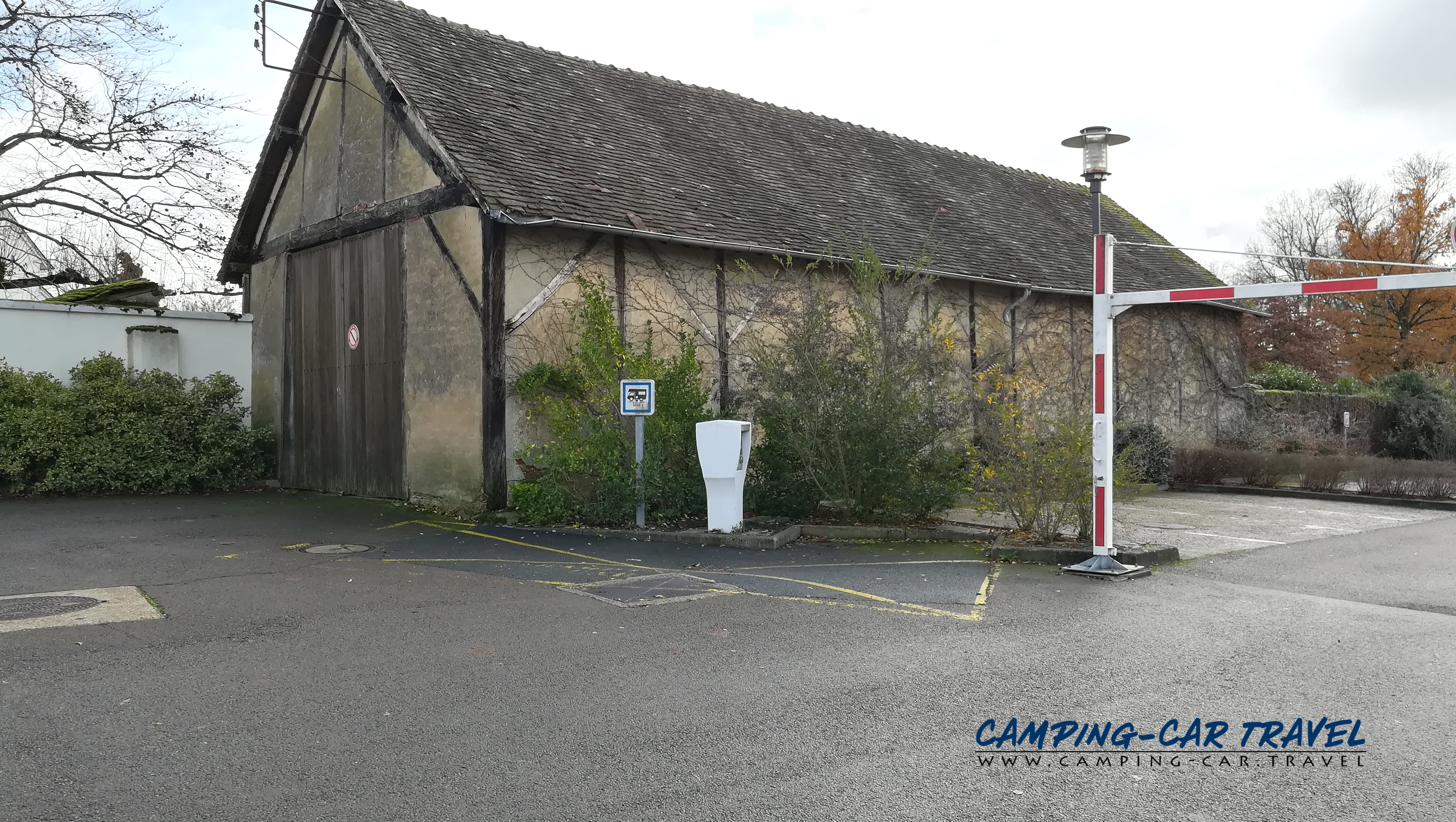 aire services camping car Arnage Sarthe Pays-de-la-Loire