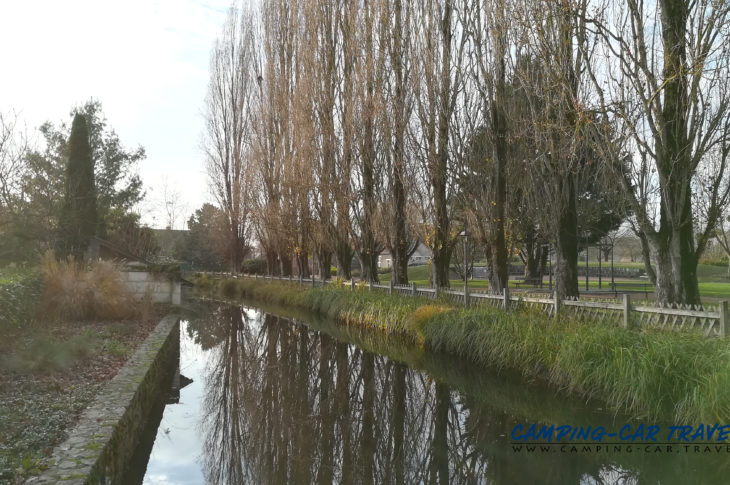 aire services camping car Longué-Jumelles Maine-et-Loire Pays-de-la-Loire