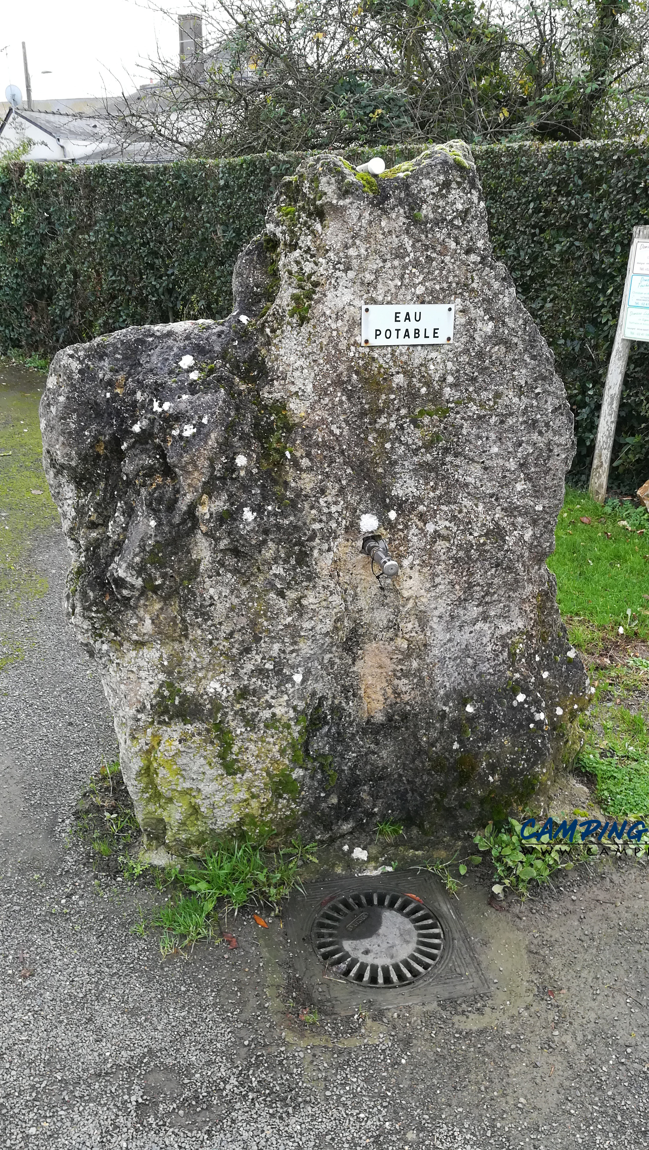 aire services camping car Martigné-Briand Maine-et-Loire Pays-de-la-Loire