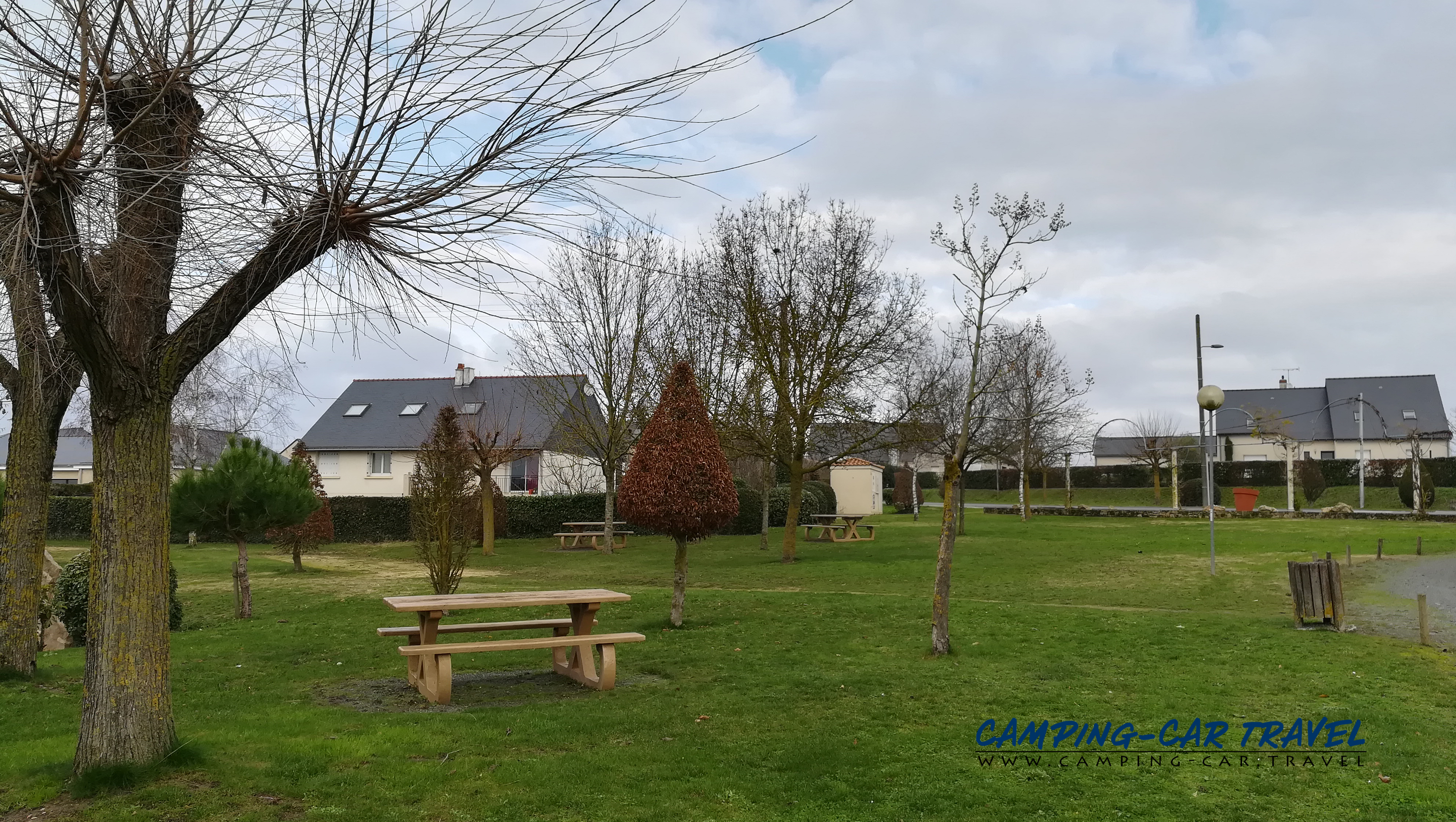 aire services camping car Martigné-Briand Maine-et-Loire Pays-de-la-Loire