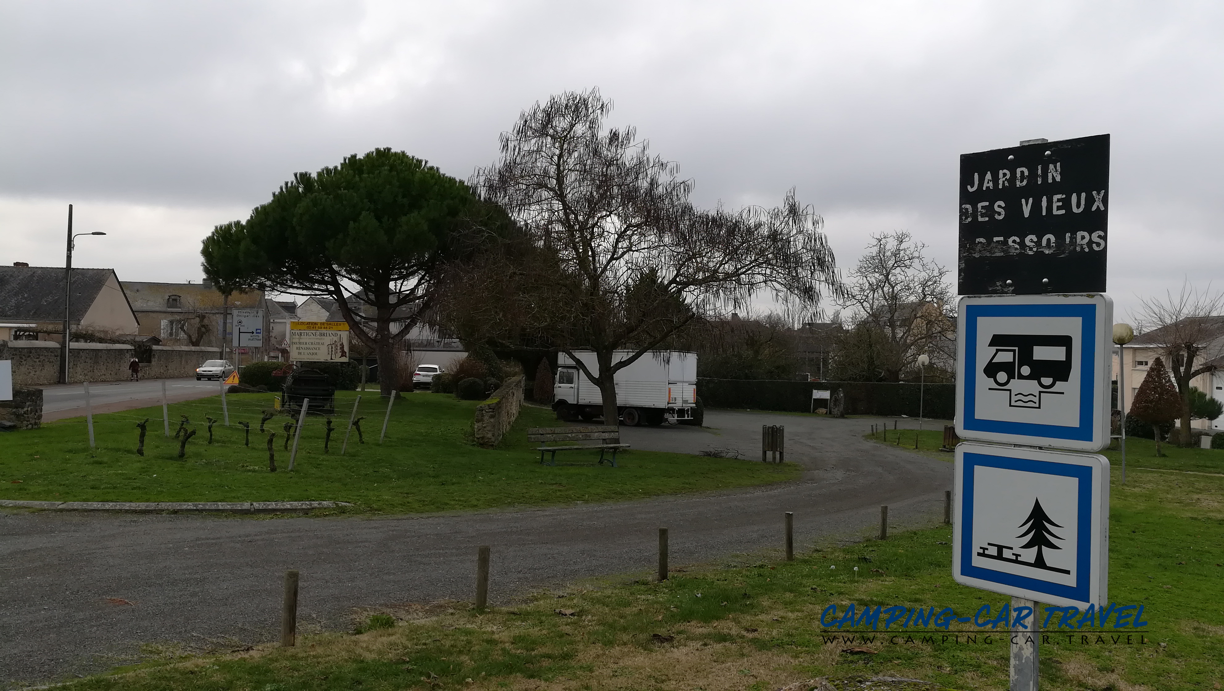 aire services camping car Martigné-Briand Maine-et-Loire Pays-de-la-Loire