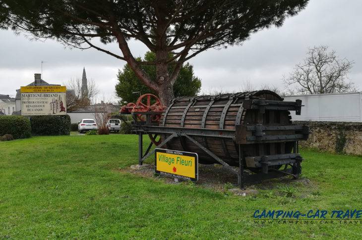 aire services camping car Martigné-Briand Maine-et-Loire Pays-de-la-Loire