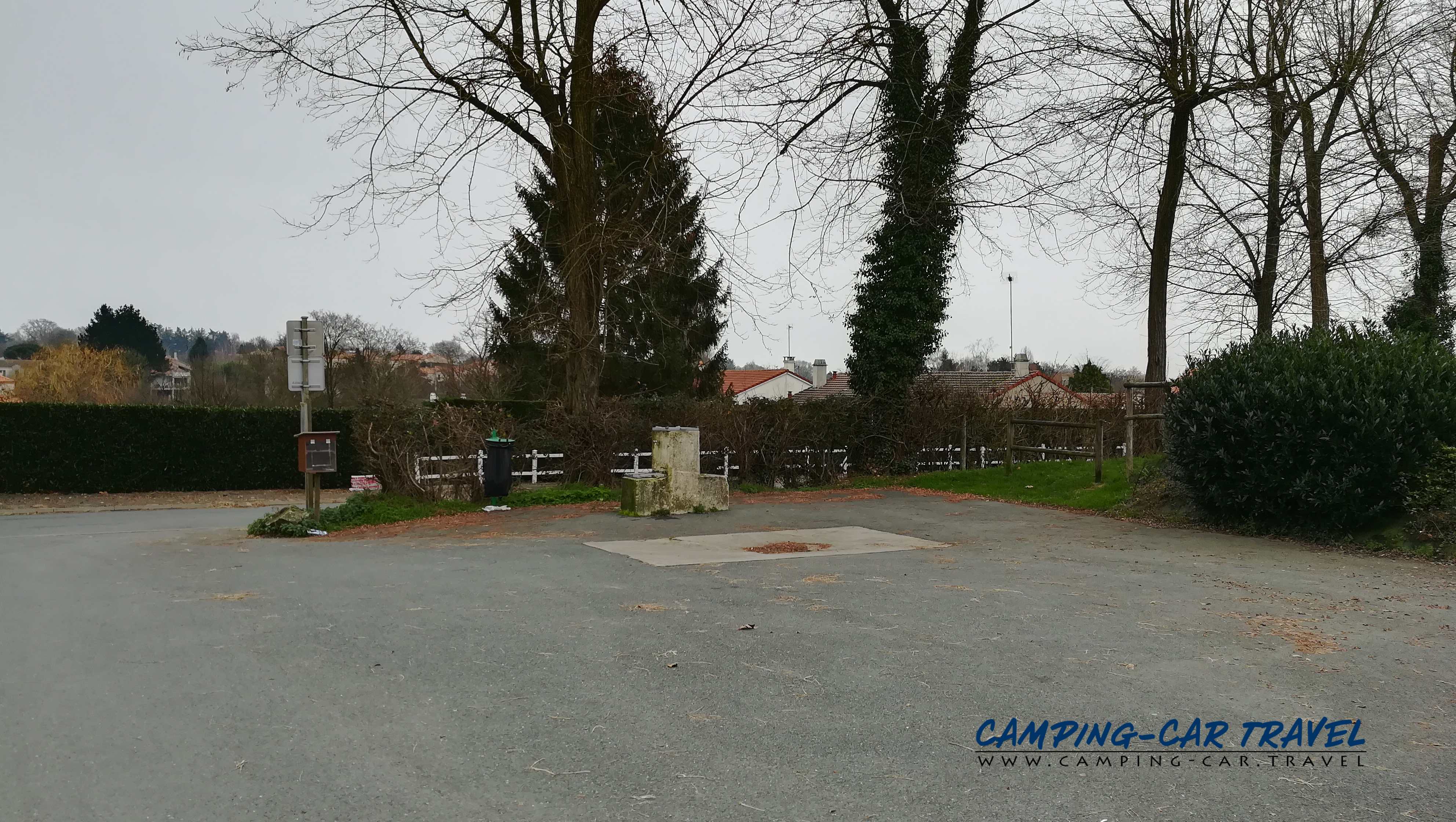 aire services camping car Mauléon Deux-Sèvres Aquitaine