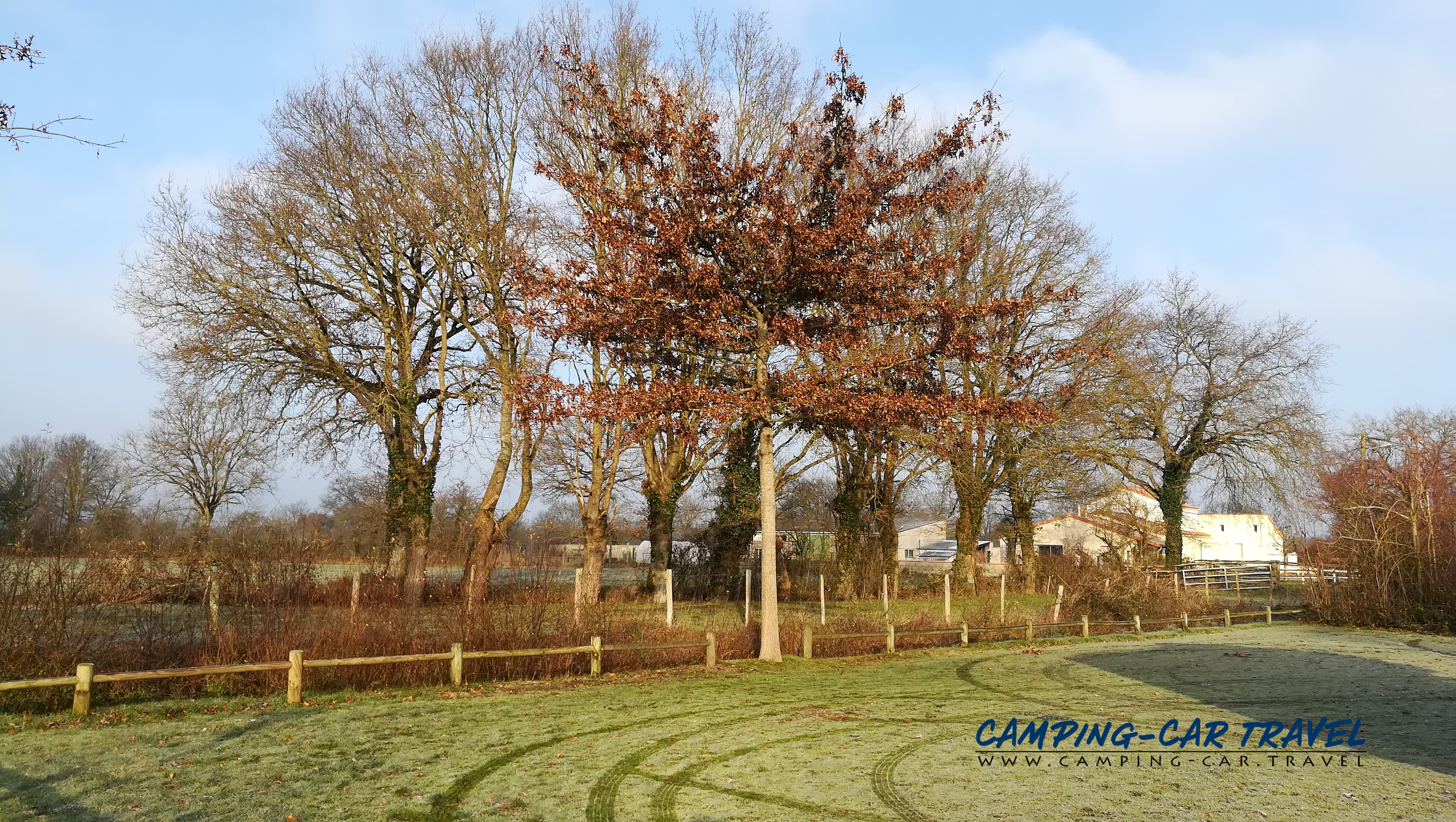 aire services camping car Saint-Amand-sur-Sèvre Deux-Sèvres Poitou-Charente