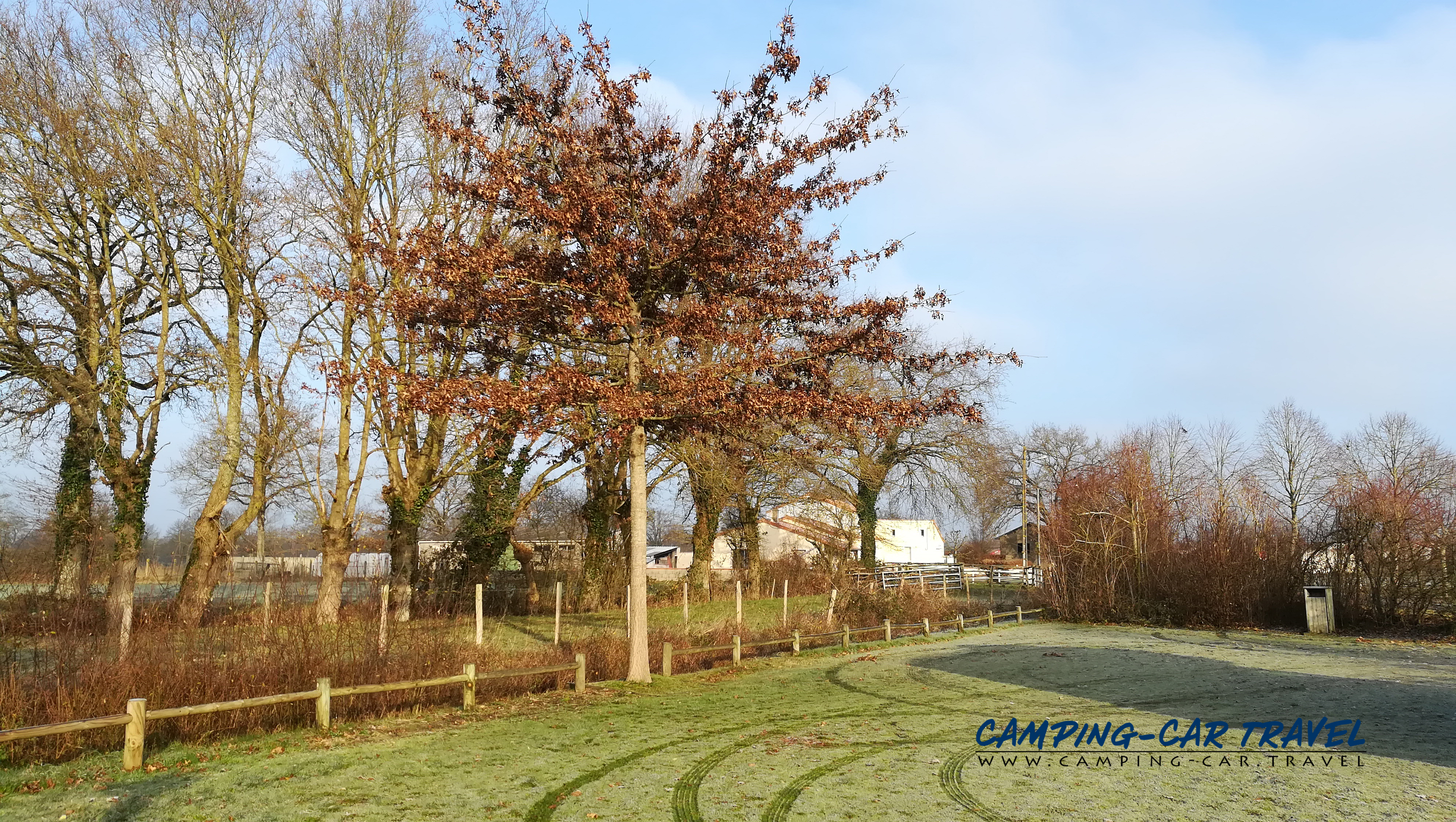 aire services camping car Saint-Amand-sur-Sèvre Deux-Sèvres Poitou-Charente