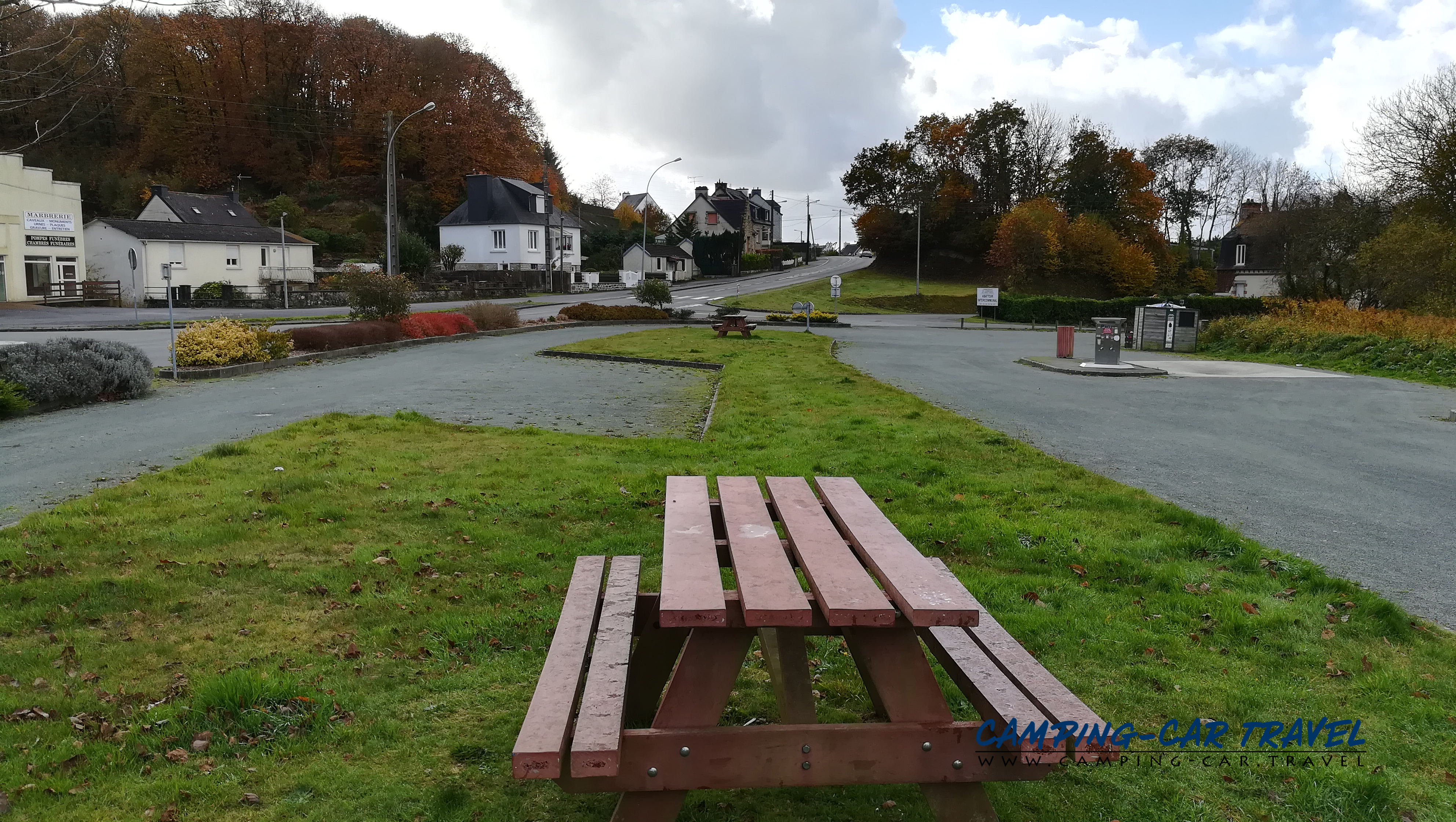 aire services camping car Rostrenen Bretagne Côtes d'Armor