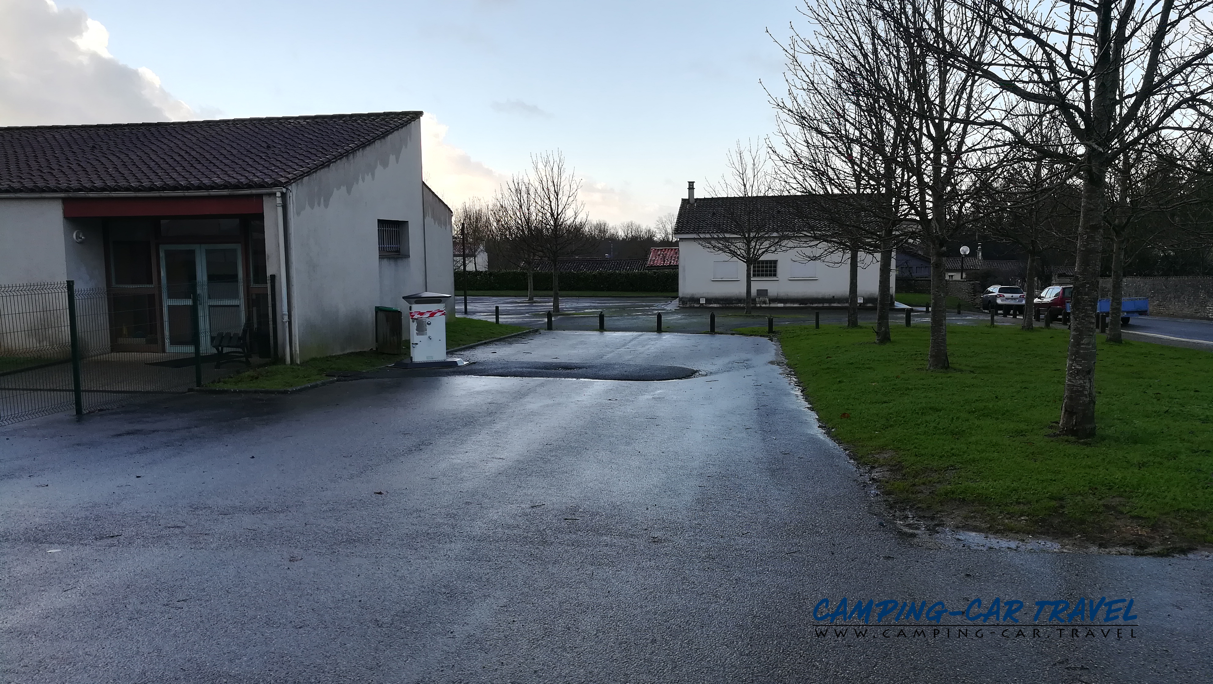 aire services camping car Maillezais Vendée Pays-de-la-Loire