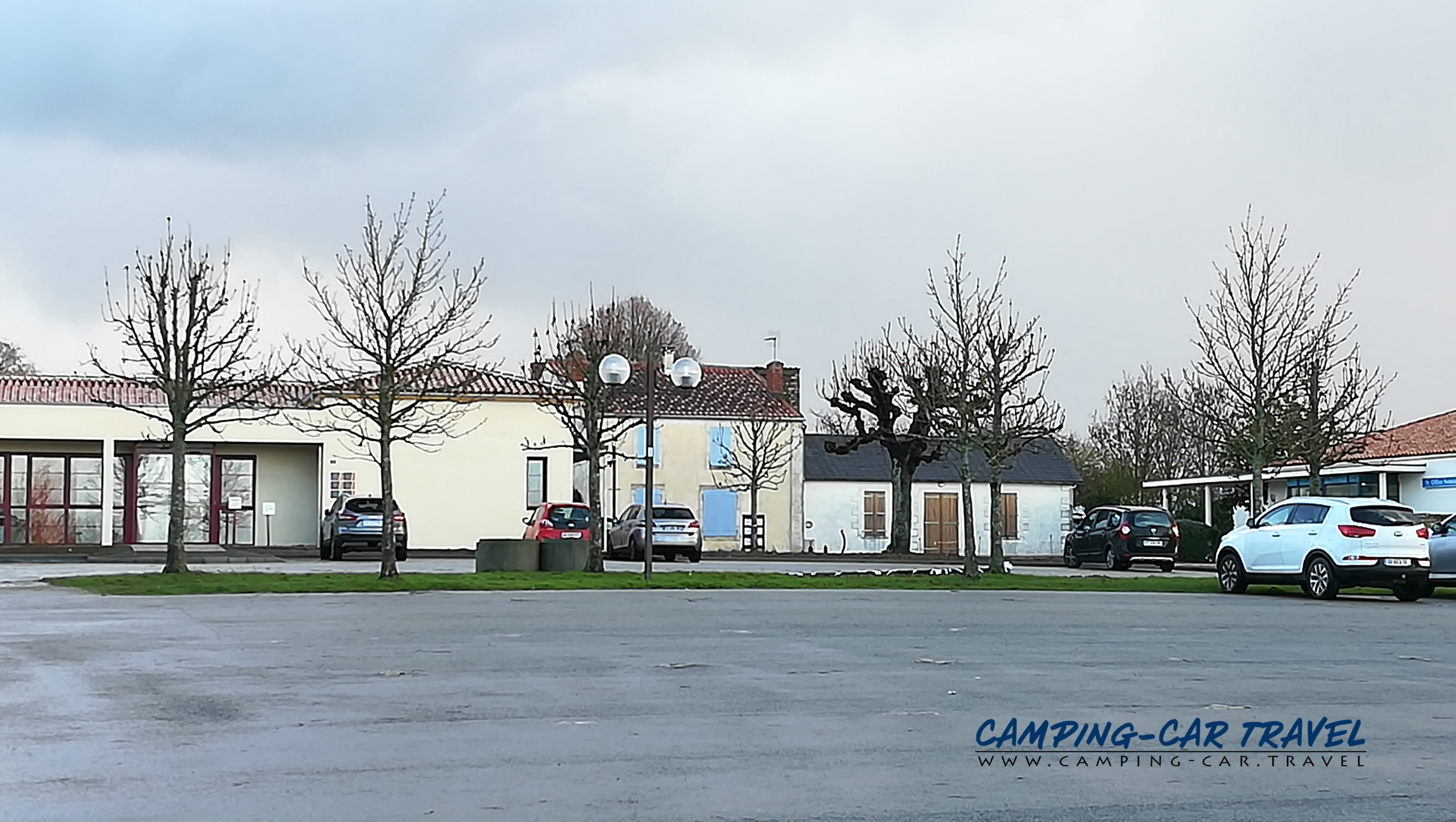 aire services camping car Maillezais Vendée Pays-de-la-Loire