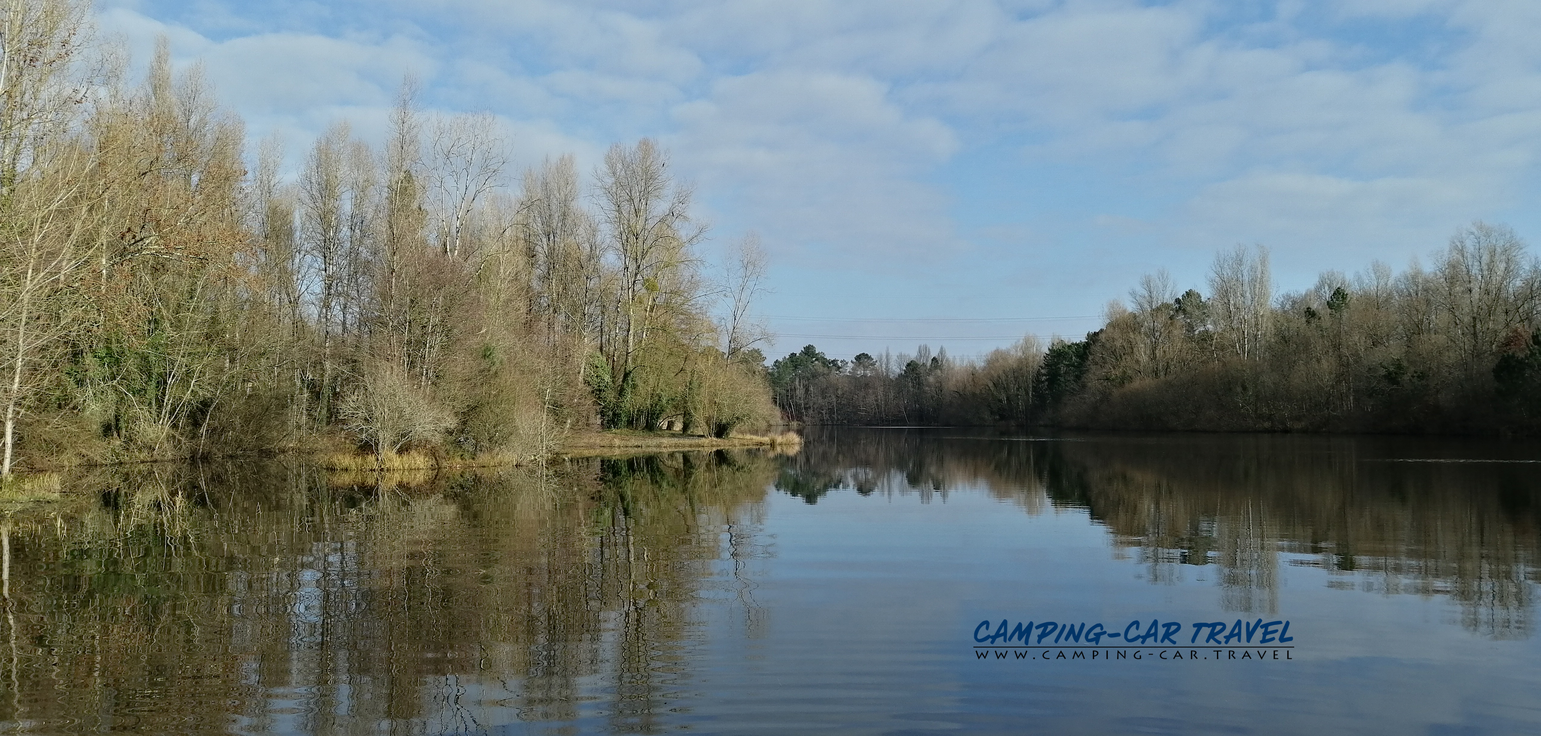 aire services camping car Saint-Cristoly-de-Blaye Gironde Lacs du Moulin Blanc