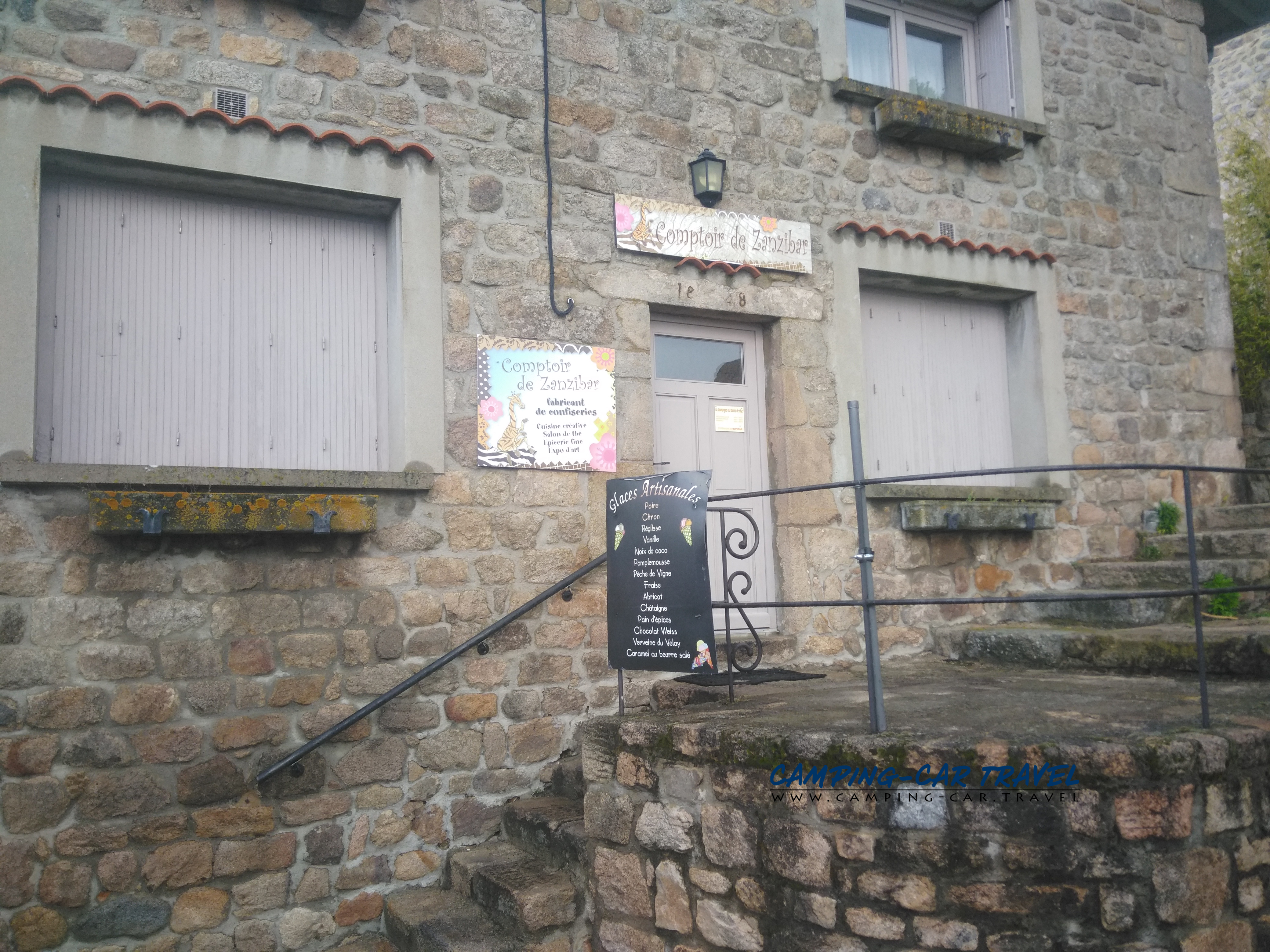 Stationnement camping-car Chambles Loire