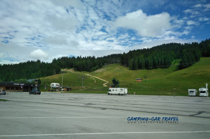 stationnement gratuit camping-car Combe-du-Lac Jura Franche-Comté