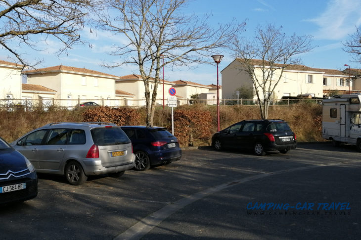 aire services camping car Créon Gironde Aquitaine