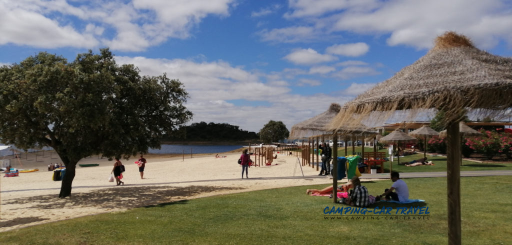 stationnement gratuit camping car praia fluvial de Monsaraz Portugal