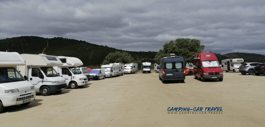 stationnement gratuit camping car praia fluvial de Monsaraz Portugal