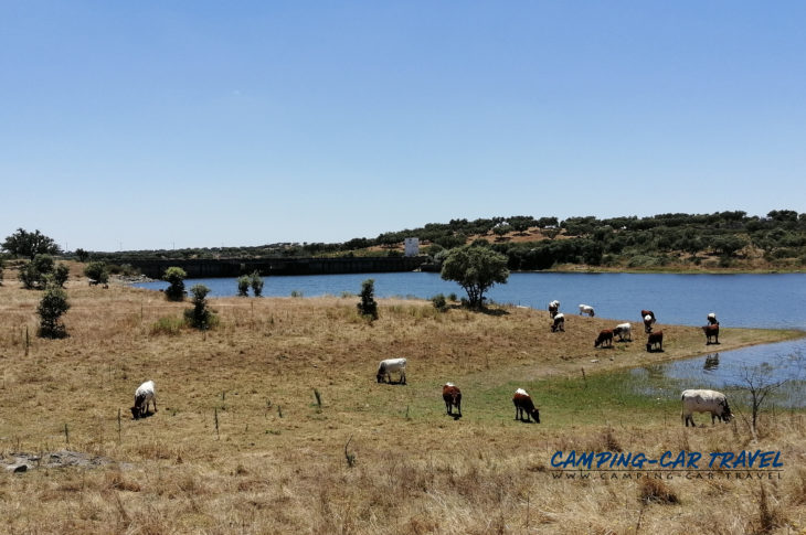 stationnement camping car gratuit barragem de monte novo portugal