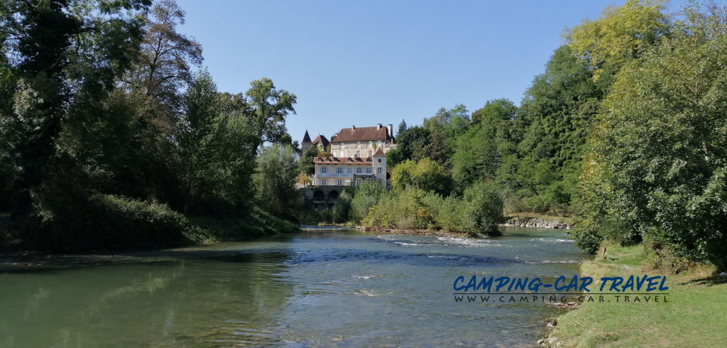 aire de services pour camping-cars de Sauveterre de Béarn dans les Pyrénées Atlantiques en France