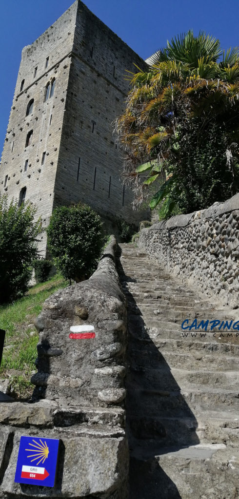 aire de services pour camping-cars de Sauveterre de Béarn dans les Pyrénées Atlantiques en France