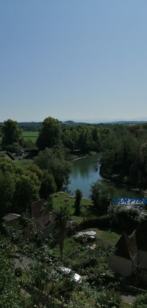 aire de services pour camping-cars de Sauveterre de Béarn dans les Pyrénées Atlantiques en France