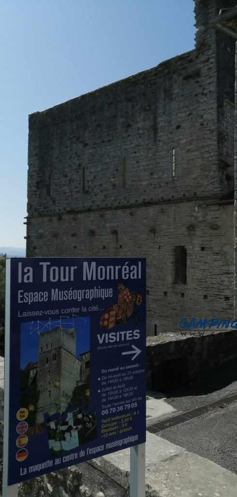 aire de services pour camping-cars de Sauveterre de Béarn dans les Pyrénées Atlantiques en France