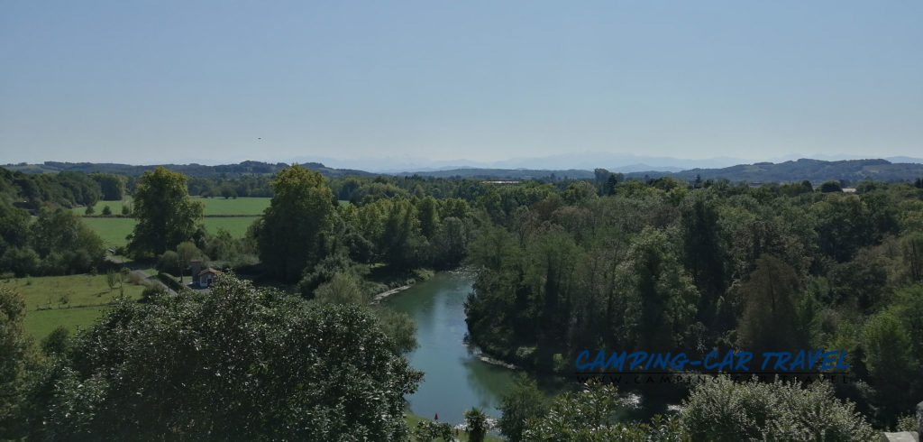 aire de services pour camping-cars de Sauveterre de Béarn dans les Pyrénées Atlantiques en France