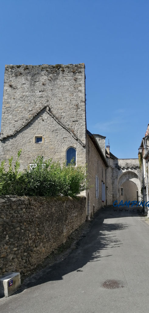 aire de services pour camping-cars de Sauveterre de Béarn dans les Pyrénées Atlantiques en France