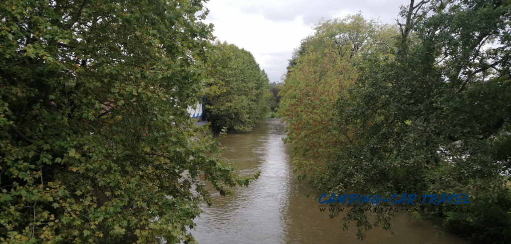 aire de services camping car Saint Palais Pyrénées Atlantiques France