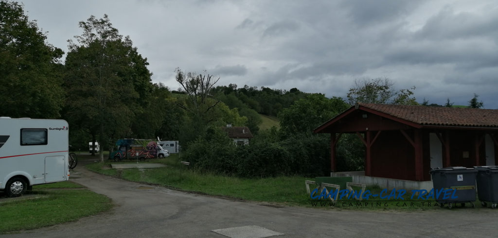 aire de services camping cars Saint Jean Pied de Port Pyrénées Atlantiques