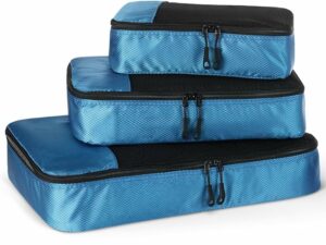 Lot de 4 organisateurs de vêtements Amazon Essentials en tissu gris avec fenêtre en maille et fermeture éclair — tailles S, M, L et slim